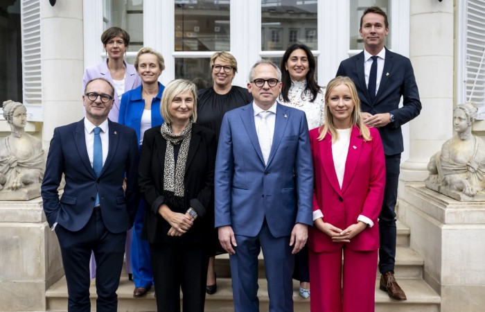 In het Vlaams regeerakkoord 2024-2029 staat dat Vlaanderen eindelijk werk zal maken van een langetermijnvisie op landbouw, binnen haar ecologische grenzen. Hier in beeld: de Vlaamse Regering Diependaele I . Bron: Vlaanderen.be